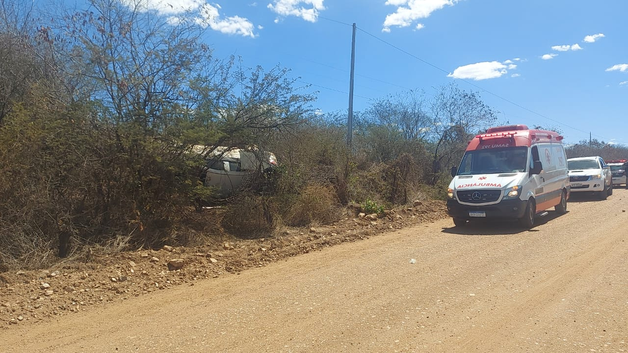 Mulher fica ferida após perder controle de carro e capotar em rodovia entre Boa Ventura e Diamante