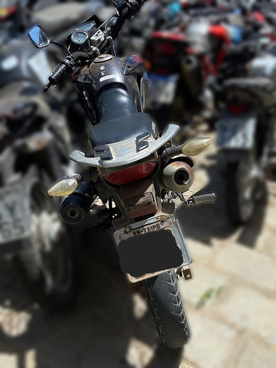 Polícia Militar apreende veículo com sinais de identificadores adulterados em Patos