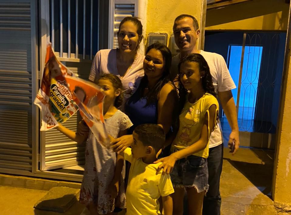 No Salgadinho, Germana caminha com o povo e se compromete em lutar por uma saúde digna e melhorias na infraestrutura local