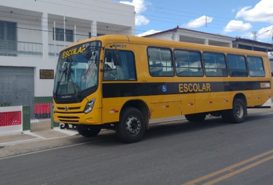Mais um: Prefeitura de Cacimba de Areia recebe ônibus escolar para as demandas da Secretaria de Educação