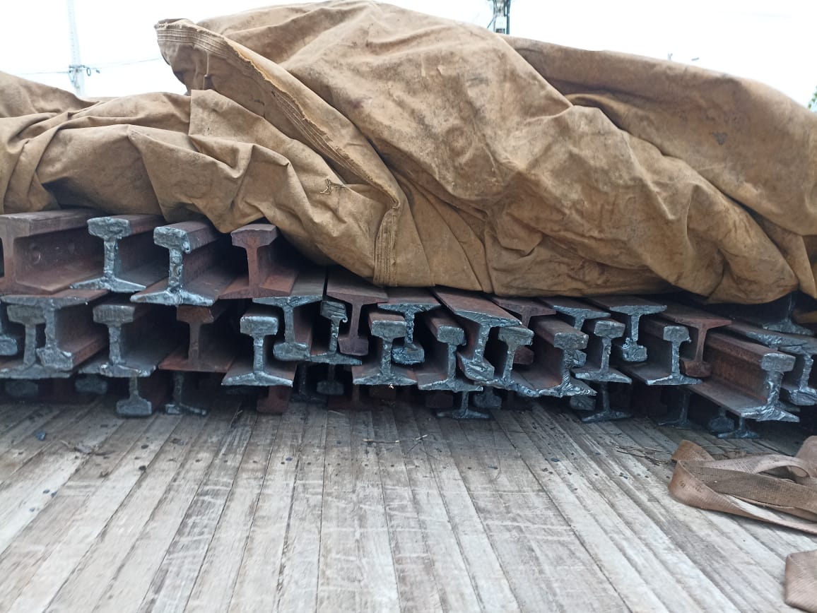 Polícia Militar prende homens acusados de furto de trilhos da linha férrea em Condado-PB