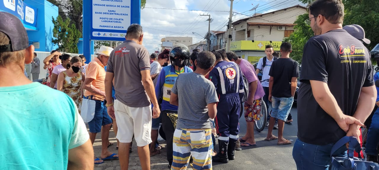 Jovem estudante fica ferido após ser atropelado por carreta enquanto se dirigia para a escola, na manhã desta sexta-feira (16), no bairro do Jatobá, em Patos