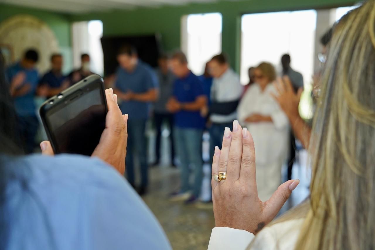 Hugo e Francisca Motta se reúnem com pastores e líderes evangélicos