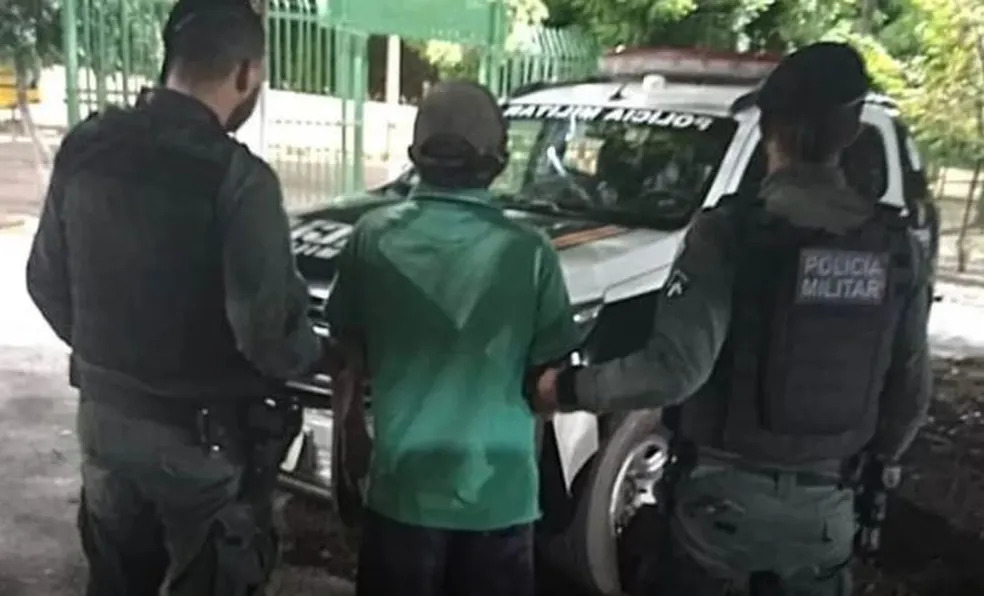 Homem é preso no Cariri cearense suspeito de matar a própria mãe de 89 anos a pauladas