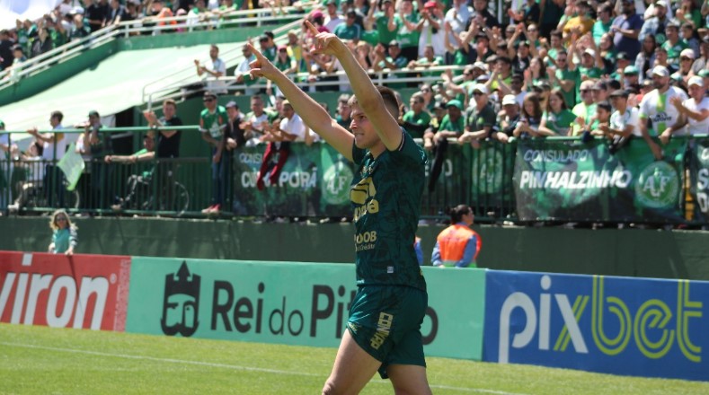 SÉRIE B: Vila Nova deixa Z4; Chape marca no fim e Cruzeiro vence mais uma