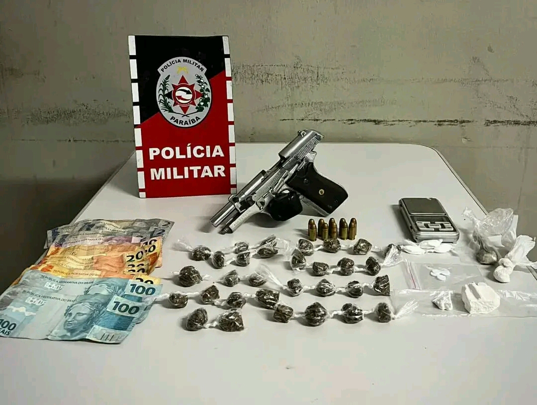 Polícia prende mulher suspeita de tráfico de drogas em Matureia-PB, na noite desta segunda-feira (26) 