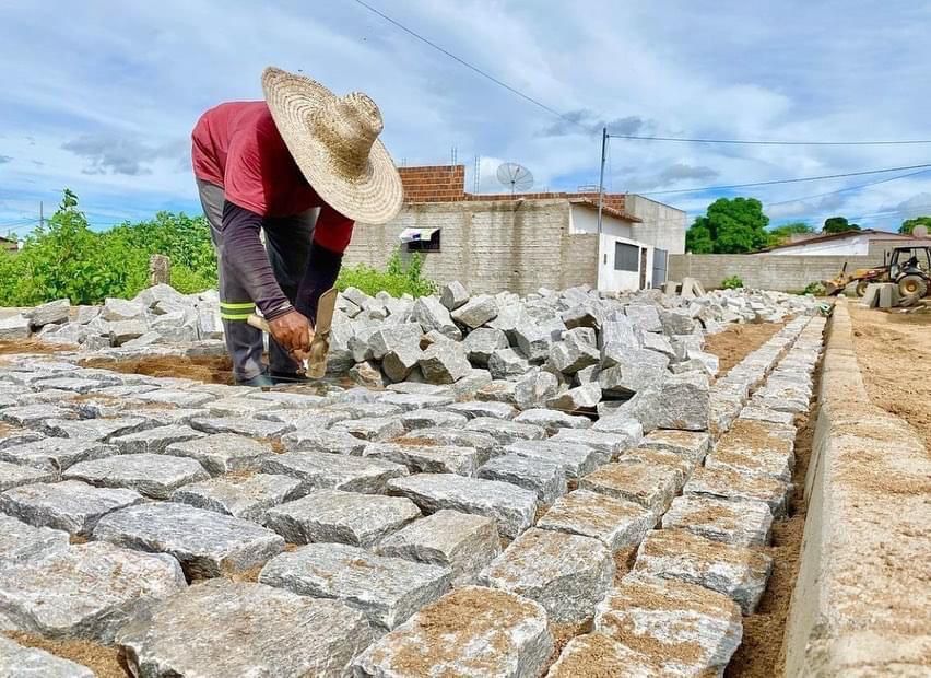 Prefeito de Patos anuncia o início do processo licitatório para pavimentação de mais de 20 ruas. Veja a lista