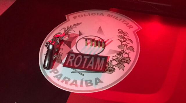 Arma de fogo é aprendida pela Polícia Militar no Luar do Campestre, em Patos