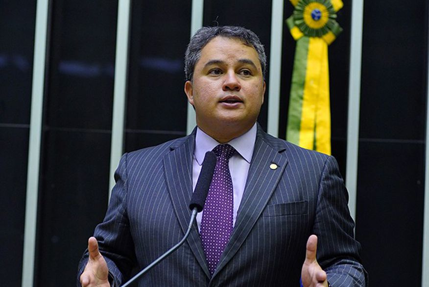 Efraim Filho obtém mais de 30% dos votos e é eleito senador pela Paraíba