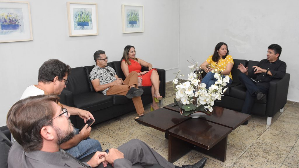 Presidente da Câmara de Patos visita Casa Napoleão Laureano