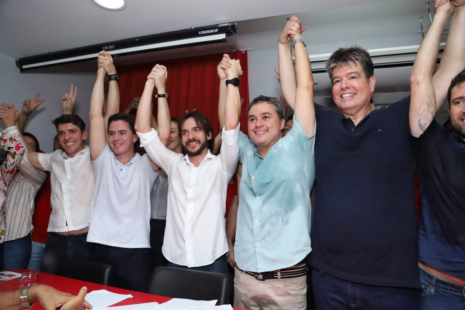 Veja os bastidores do evento de anúncio do apoio de Veneziano a Pedro Cunha Lima no segundo turno da Paraíba