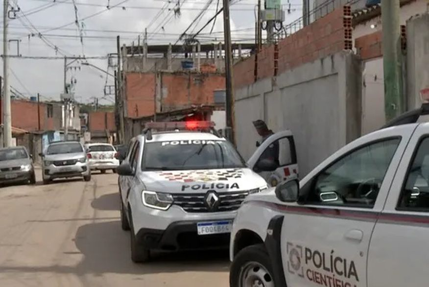 Homem mata a ex-mulher a facadas na frente dos filhos em São Paulo