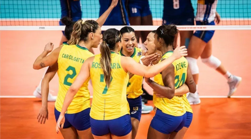Seleção brasileira feminina de vôlei vence Itália e vai à final do mundial