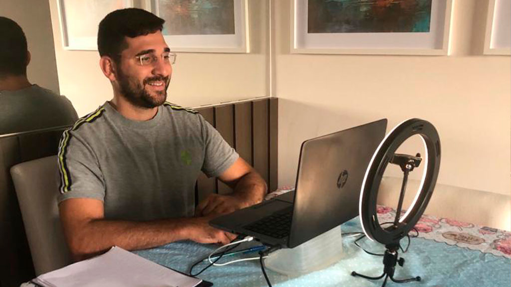 Dia dos Professores é comemorado neste 15 de outubro e educadores falam sobre ensinamento durante a pandemia da covid-19