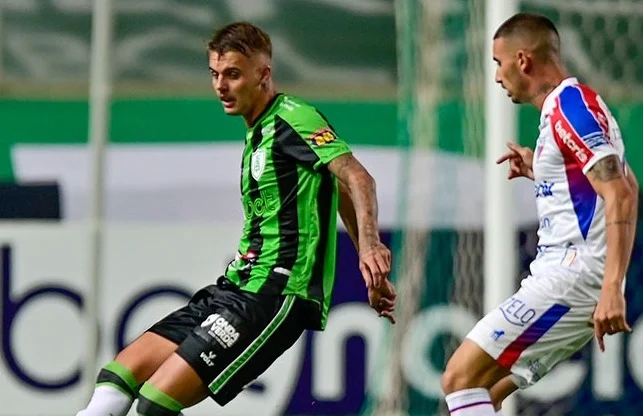 Fortaleza vence o América-MG com dois de Galhardo e encosta no G8 do Brasileirão