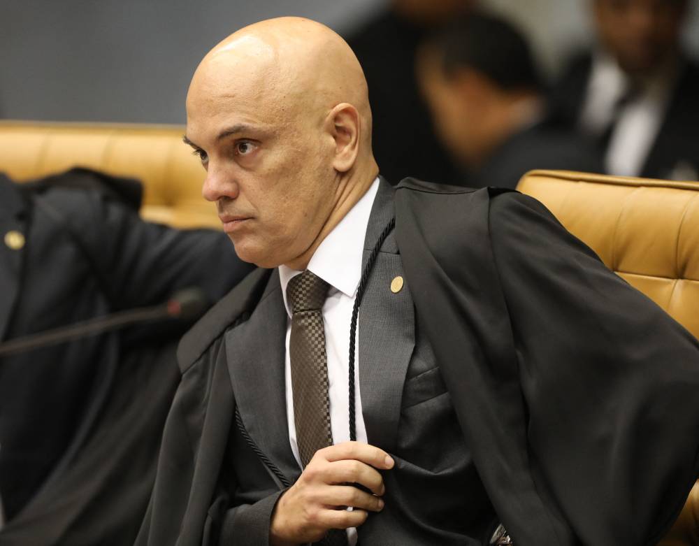 Alexandre de Moraes acata pedido de Bolsonaro e tira vídeo sobre venezuelanas do ar