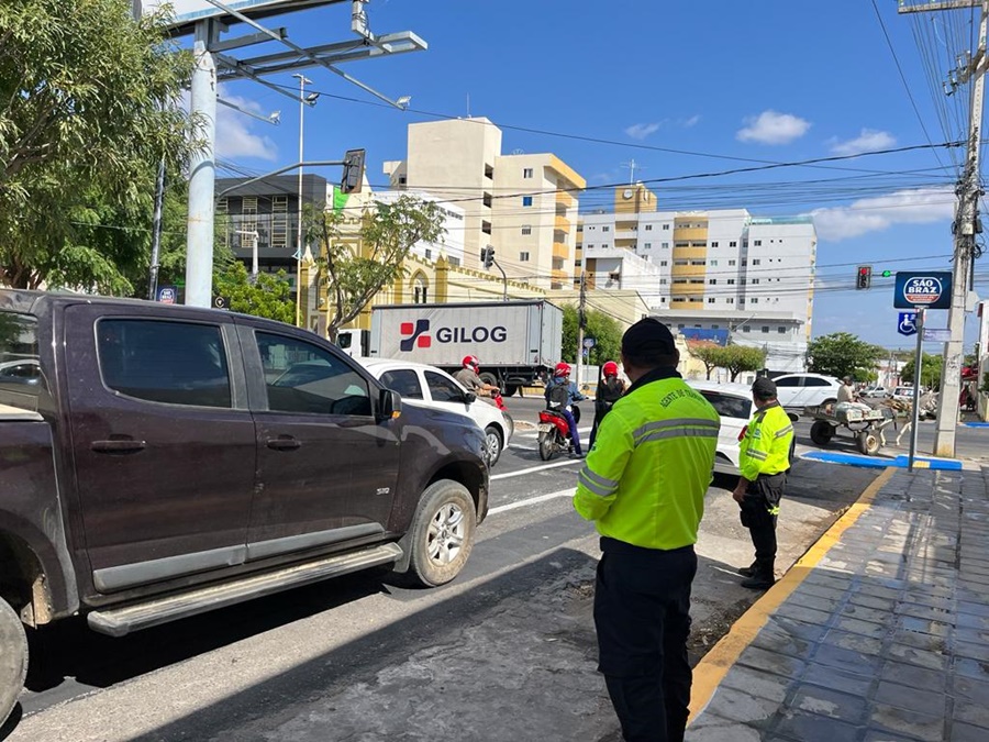 STTRANS implanta semáforo Seta Verde que permite conversão à direita no cruzamento das Ruas Floriano Peixoto e Pedro Firmino