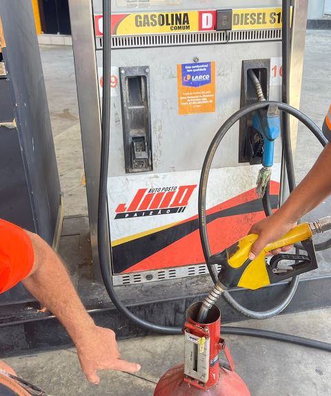 Posto de combustível é autuado pelo Procon em Patos, após fiscalização