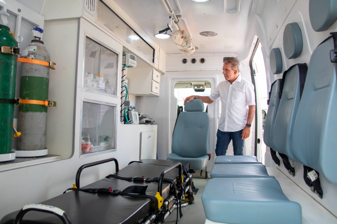 Prefeito Nabor Wanderley entrega UTI Móvel para UPA do Campo da Liga