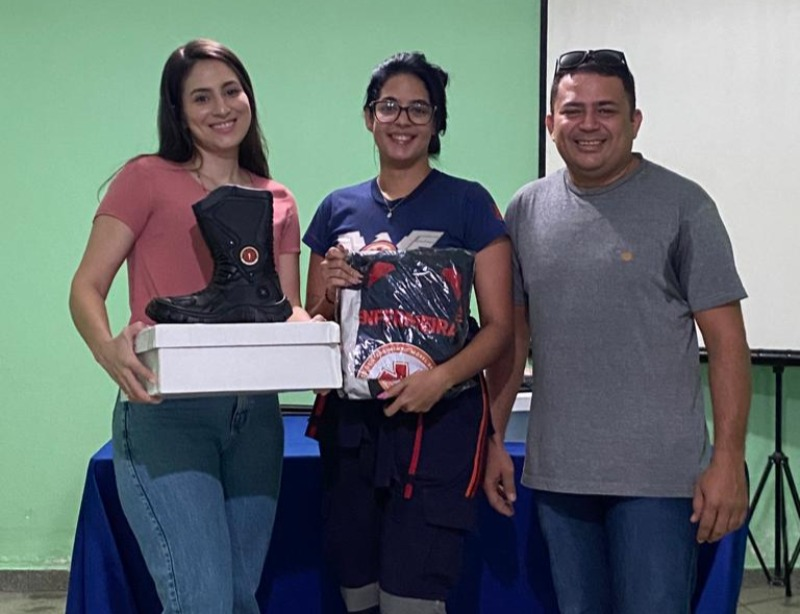 Prefeitura de São José do Bonfim realiza entrega de novos uniformes para os profissionais do SAMU