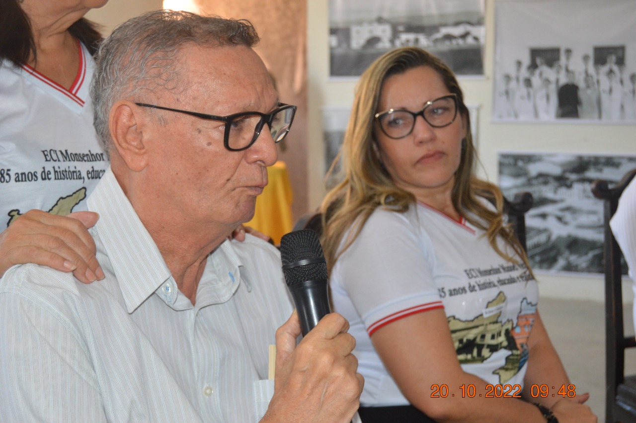 Monsenhor Manoel Vieira (CEPA) em festa comemorativa dos 85 anos. Direção presta homenagens e alunos fazem exposição