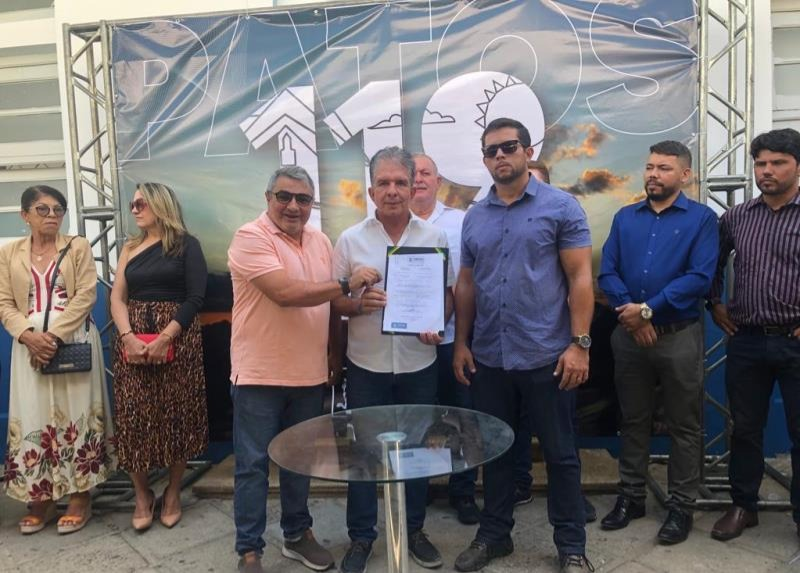 Prefeito Nabor Wanderley assina ordem de serviço para obras na saúde, infraestrutura, educação e esporte