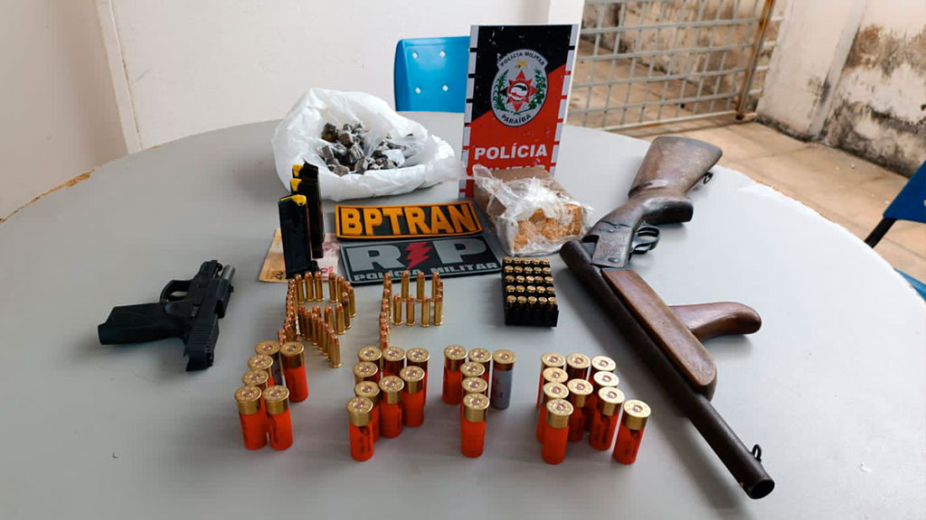 Polícia Militar prende homem e apreende armas e drogas na manhã desta segunda-feira (24), no bairro da Liberdade, em Patos