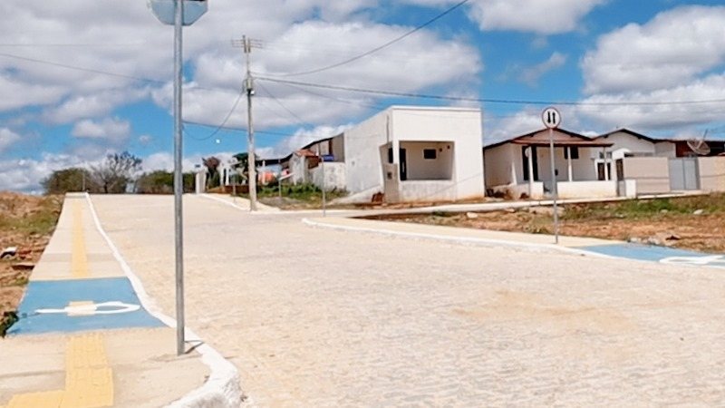 Patos 119 anos: Prefeito Nabor entrega pavimentação em paralelepípedo no distrito de Santa Gertrudes