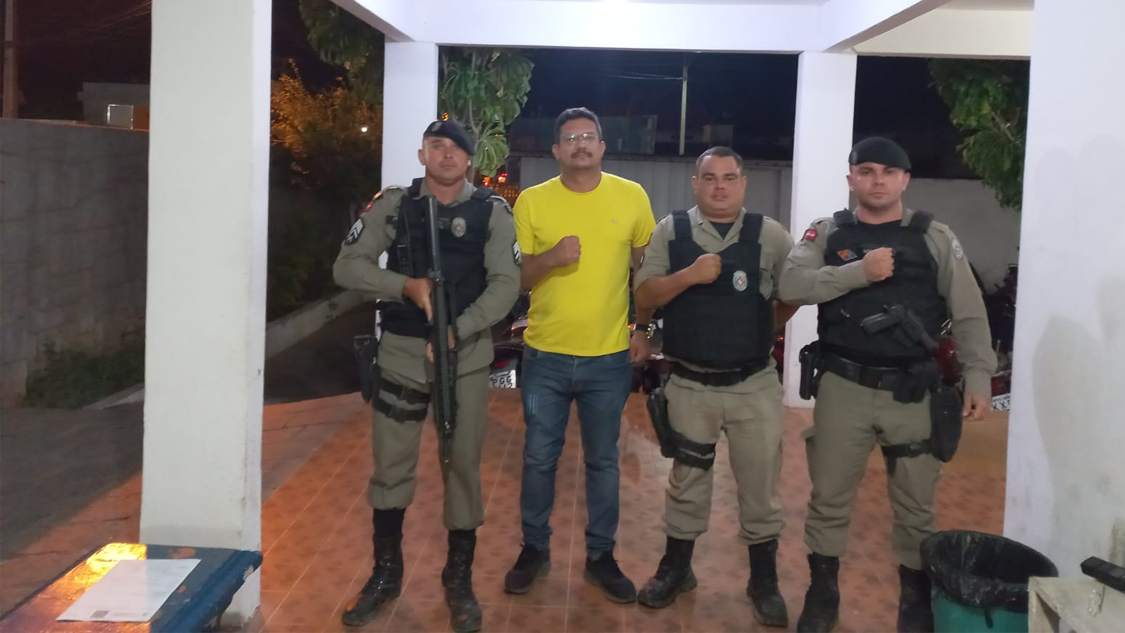 Vereador Sargento Patrian prende acusado e recupera celular após roubo no bairro do Jatobá. Ouça