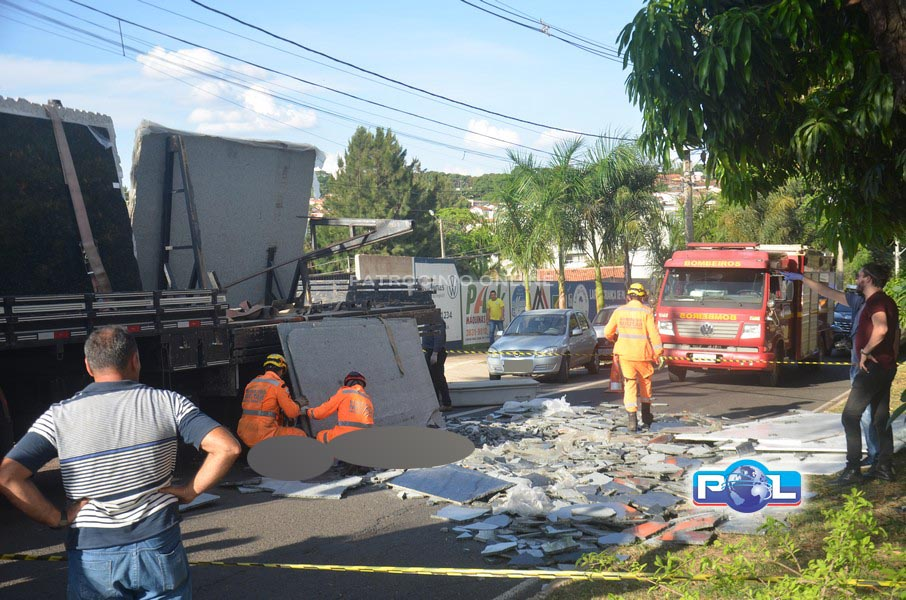 Patoense e companheira morrem após serem atingidos por placas de mármore que caíram de caminhão, em Minas Gerais
