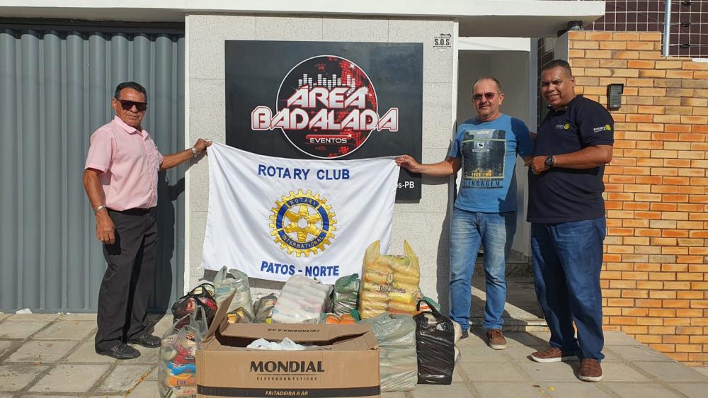 Parceria de Sucesso: Área Badalada Eventos doa alimentos não perecíveis ao Rotary Club de Patos Norte
