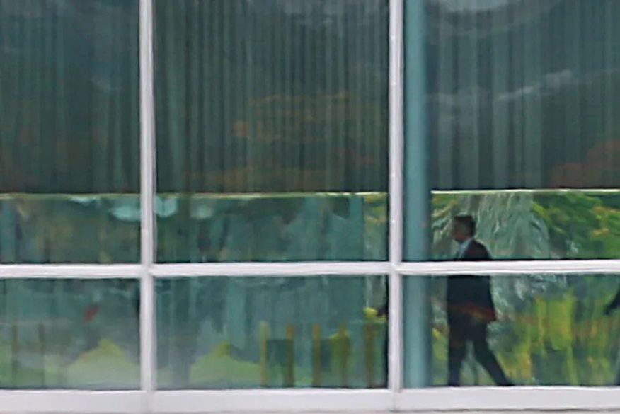 Bolsonaro chega ao Palácio do Planalto, mas não comenta resultado da eleição