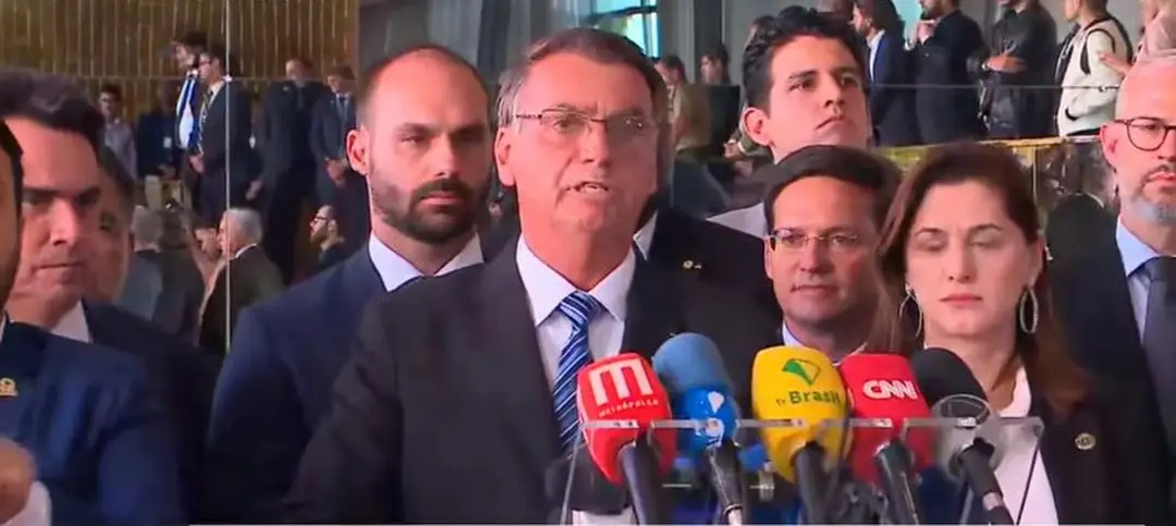 Em discurso rápido, Bolsonaro se pronuncia pela primeira vez após resultado das eleições: 