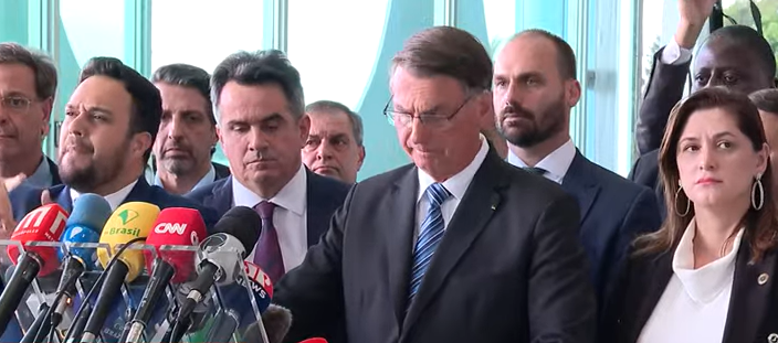 ‘Continuarei cumprindo todos os mandamentos da Constituição’, diz Bolsonaro