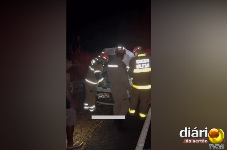 Três pessoas ficam feridas em colisão entre carro e animal, na região de Catolé do Rocha