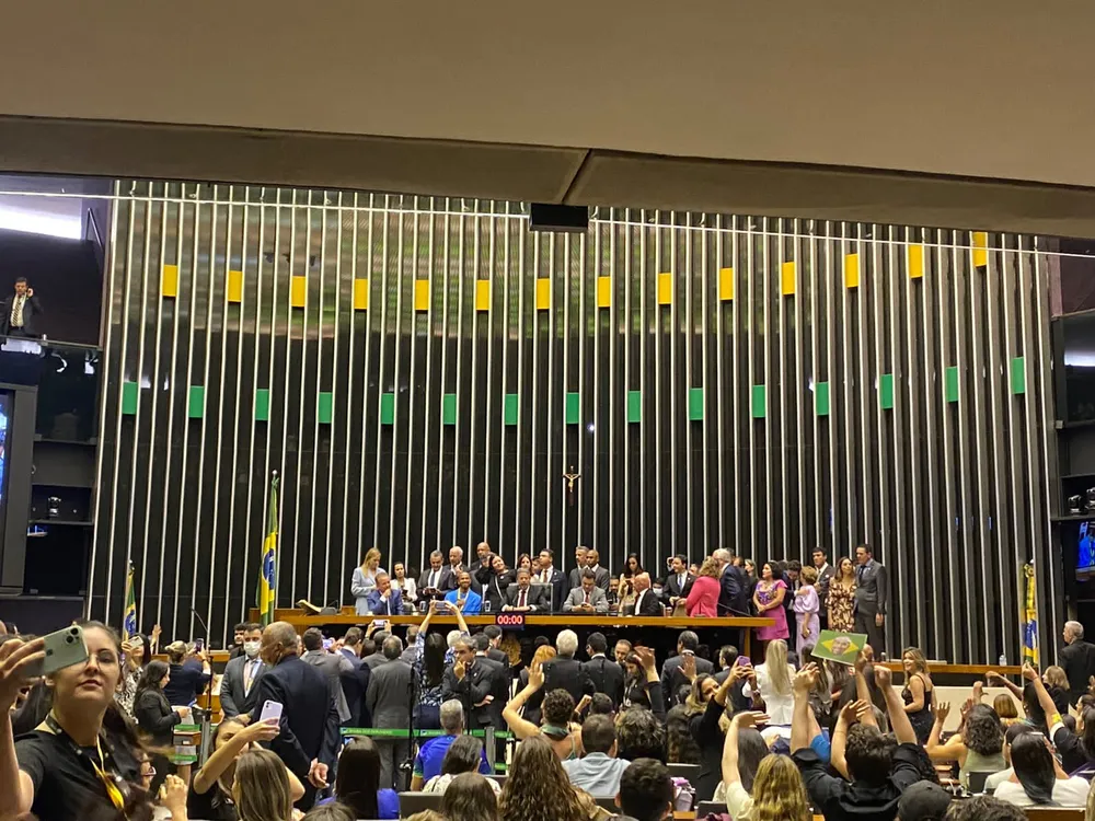 Lewis Hamilton recebe título de cidadão honorário brasileiro