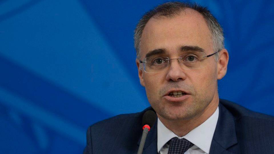 Mendonça diz que atos que pedem intervenção devem ser respeitados desde que sejam “pacíficos”