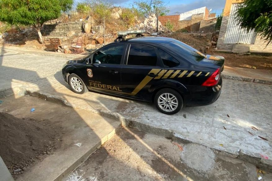 Polícia Federal cumpre mandados em Patos contra esquema de falsificação de laudos para compra de armas de fogo