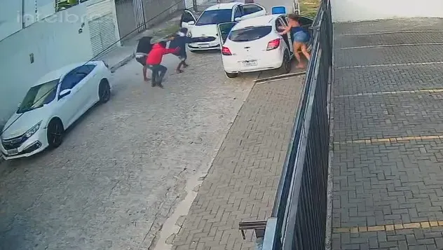 Vídeo mostra momento em que homem é assassinado em frente à filha e esposa, na Paraíba