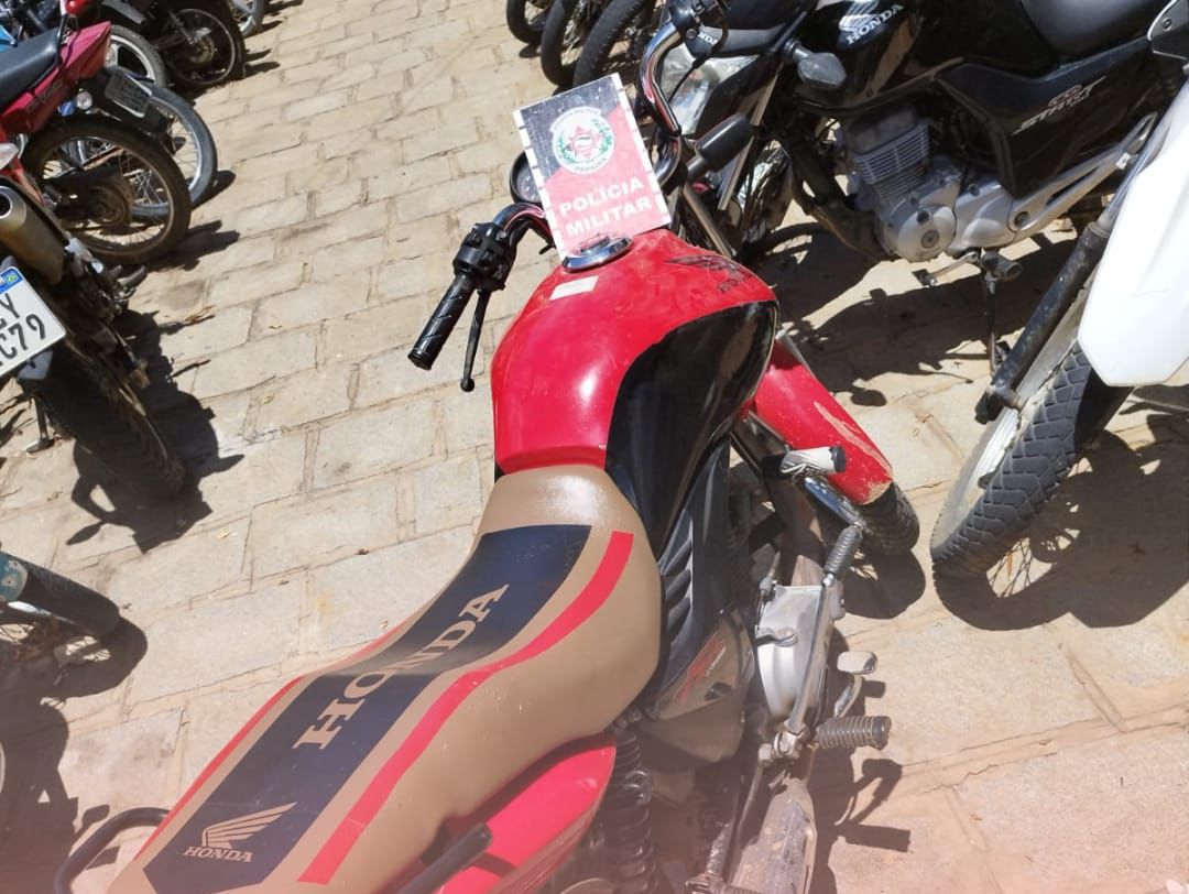 Polícia Militar recupera veículo furtado em Santa Terezinha-PB