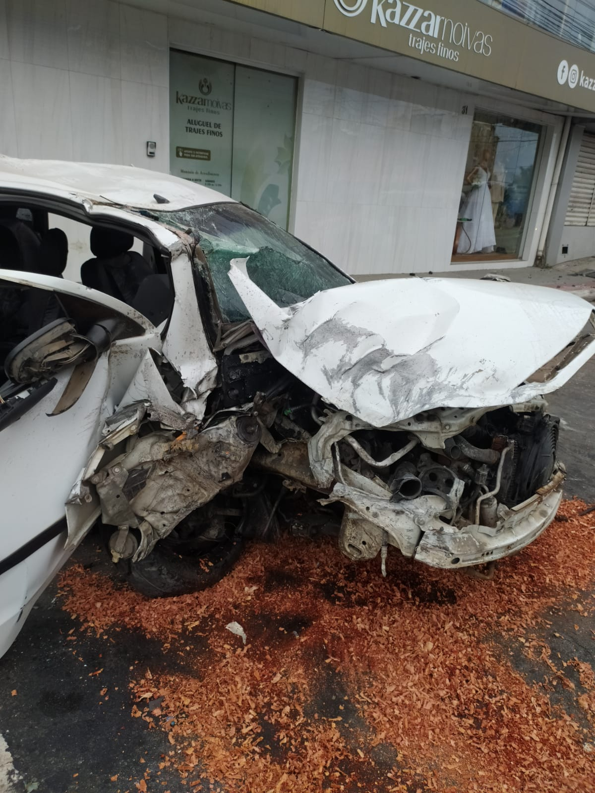 Patoense morre após carro em que ela estava colidir com poste, no estado do Espírito Santo