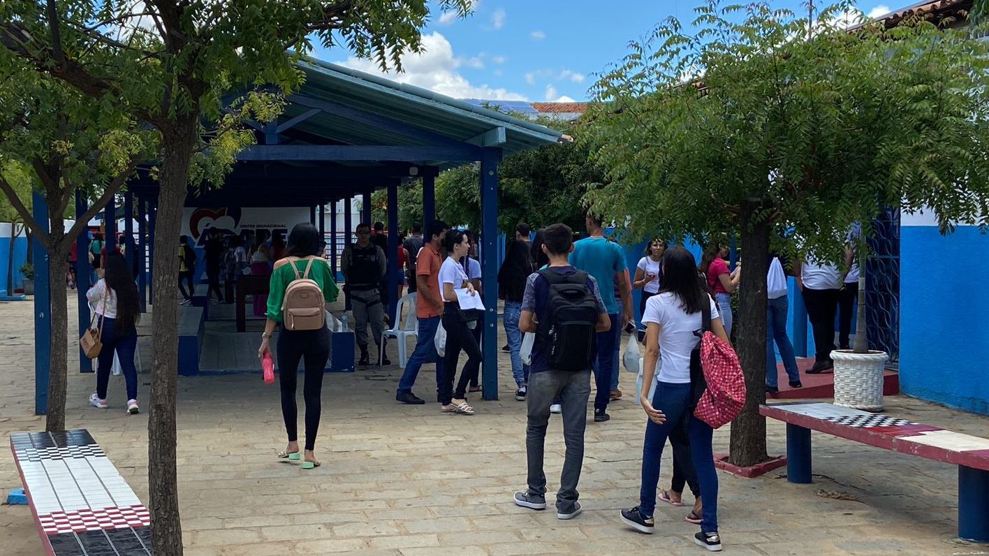 Estudantes participam do primeiro dia de provas do Enem neste domingo (13), em Patos; Veja Vídeo