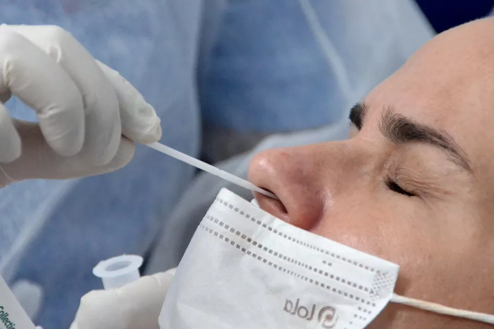 Paraíba registra mais de 200 novos casos e três mortes por Covid-19 nesta terça-feira (15); uma delas no Sertão