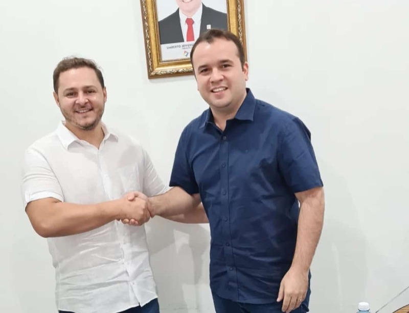 Prefeito de São Mamede, Dr. Jefferson, tira férias e vice Chaguinha Lopes assume