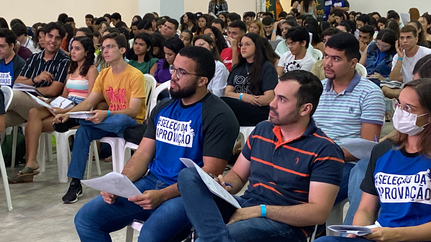 Estudantes participam de aulão de Matemática e Ciências da Natureza para o segundo dia de prova do Enem 2022