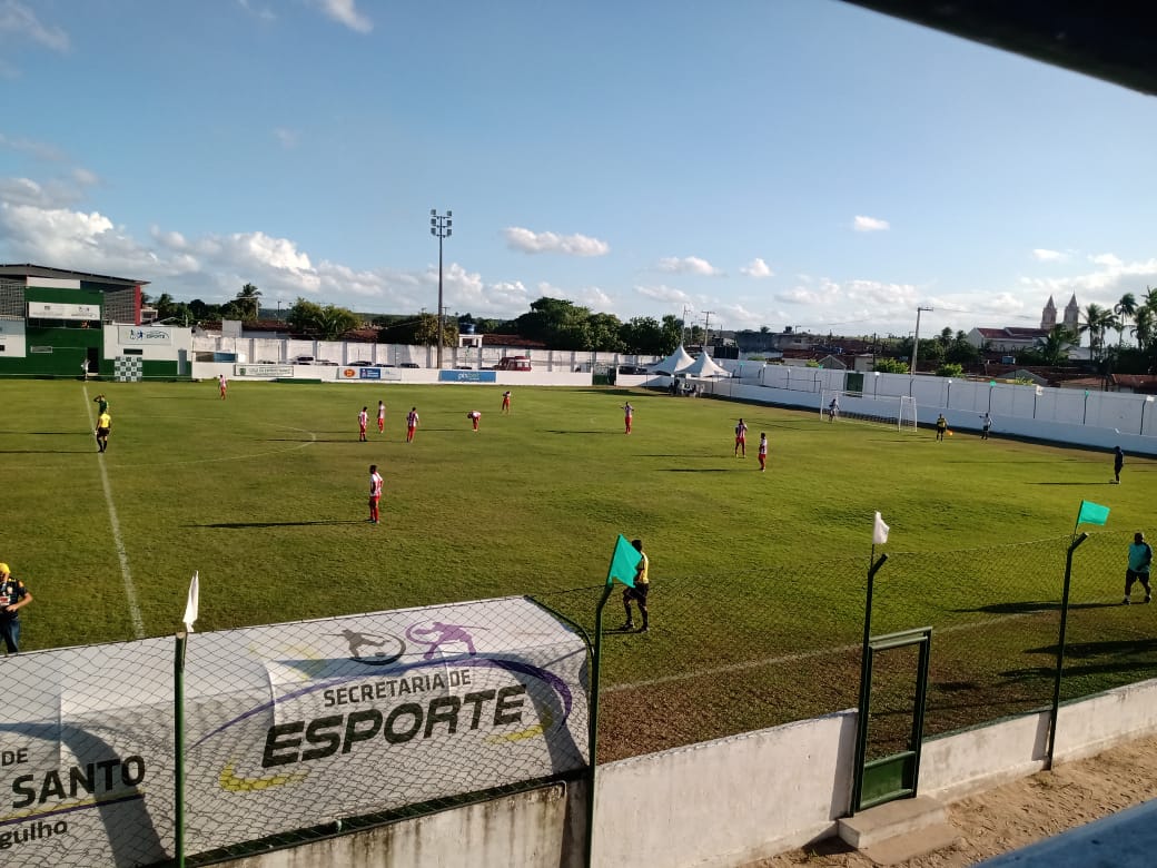 Esporte de Patos precisa vencer e torcer por tropeço do Internacional no domingo (20), para não depender do extracampo