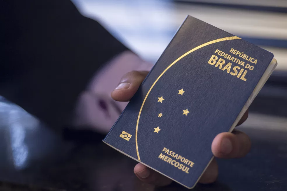 Polícia Federal suspende confecção de passaporte por falta de verba
