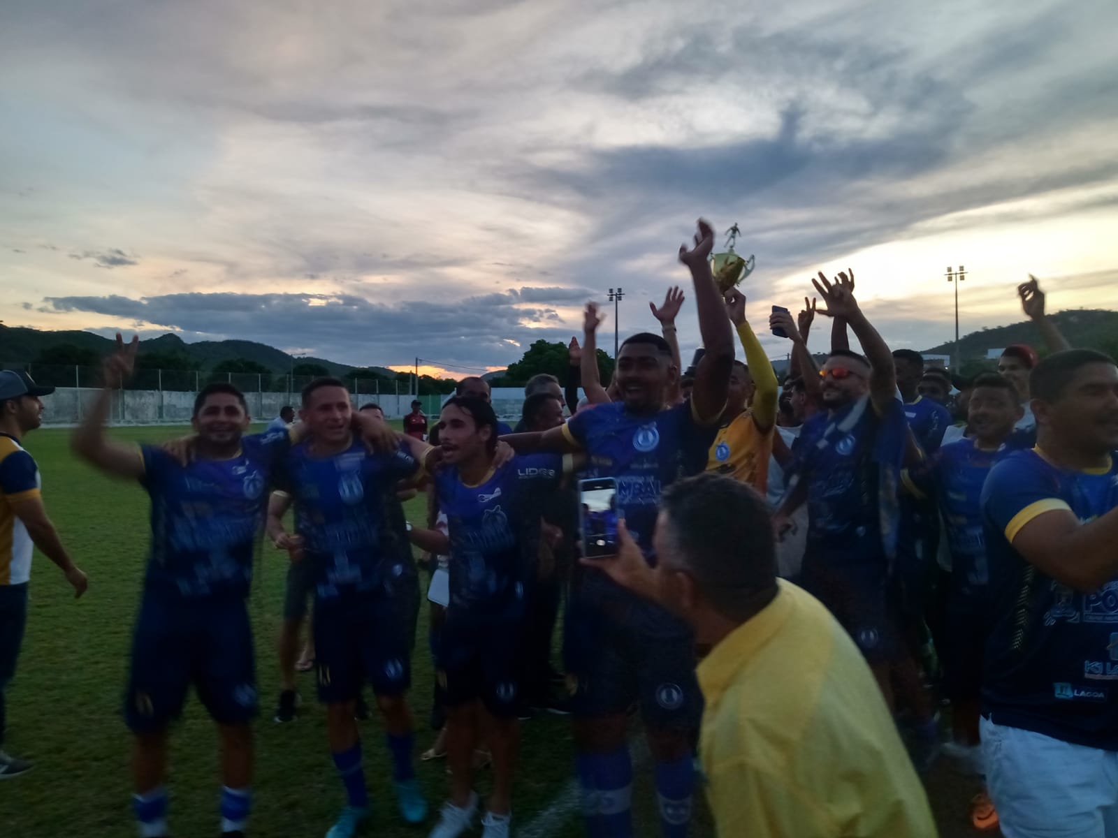 Pombal comemora título da Terceira Divisão, mas decisão sairá após julgamento do Internacional no TJD