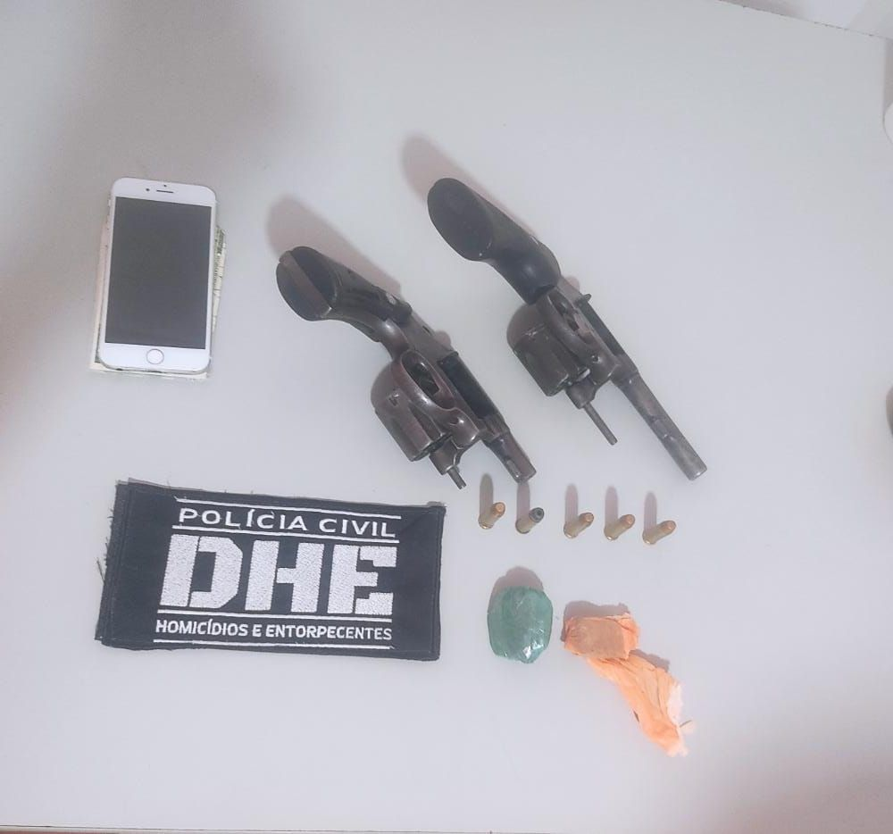 Delegado Edson Pedrosa dá detalhes de prisão de suspeito de homicídio na madrugada deste domingo (20), no bairro do Mutirão, em Patos. OUÇA