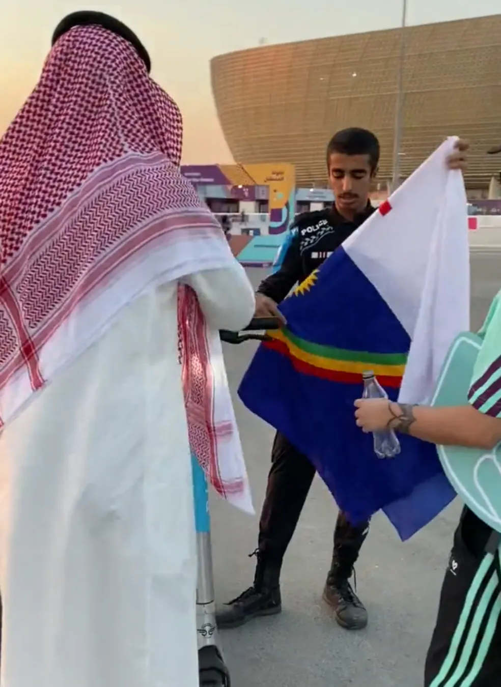 Bandeira de Pernambuco é confundida com LGBTQIAP+ e gera abordagem no Catar; vídeo
